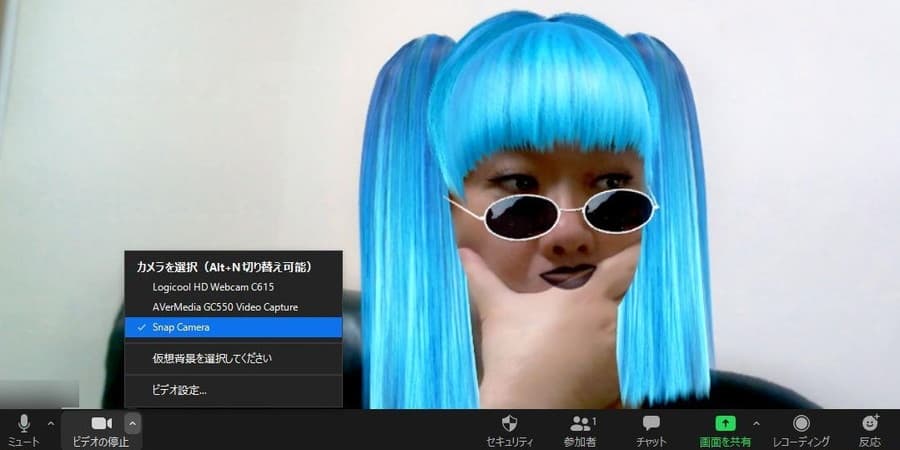 Zoomの「ビデオ停止」の横にあるアイコンをクリックしてリストから「Snap Camera」を選択すればZoomの映像として「Snap Camera」で加工した映像を使うことができます。