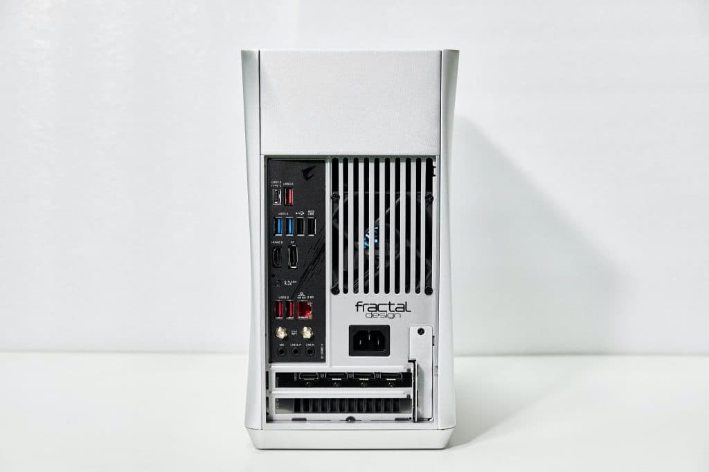 サイコムPremium-Lineシリーズ「Z590FD-Mini」のケース背面画像